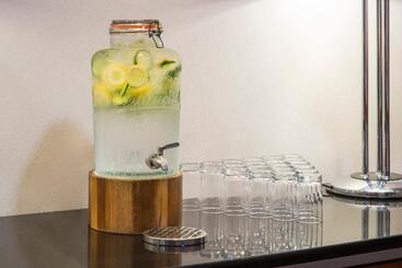 هتل Holiday Inn London   Gatwick Airport, An Ihg