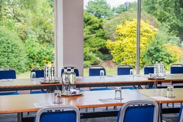 هتل Holiday Inn London   Gatwick Airport, An Ihg