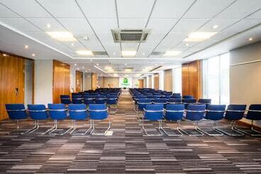 هتل Holiday Inn London   Gatwick Airport, An Ihg