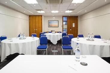 هتل Holiday Inn London   Gatwick Airport, An Ihg