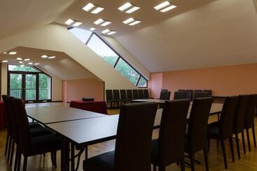 هتل Hôtel Du Béryl, Lons Le Saunier