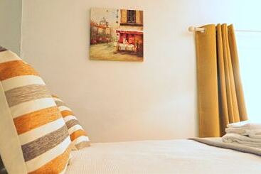 هتل Kings Head Inn, Warwick