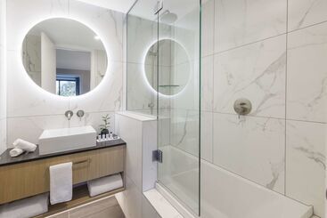 هتل Oaks Queenstown Shores Resort