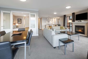 هتل Oaks Queenstown Shores Resort