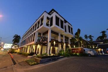 هتل Rarinjinda Wellness Spa Resort