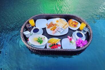 هتل Sand Sea Beach Resort