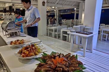 هتل Sand Sea Beach Resort