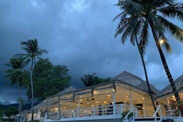 هتل Sand Sea Beach Resort