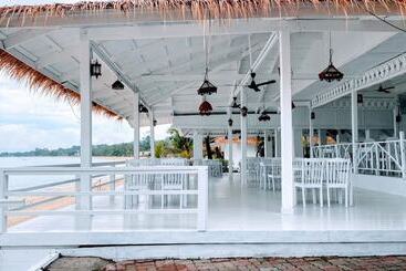 هتل Sand Sea Beach Resort