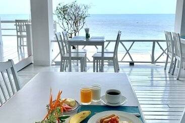 هتل Sand Sea Beach Resort