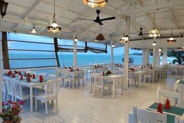 هتل Sand Sea Beach Resort