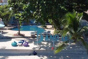 هتل Sand Sea Beach Resort