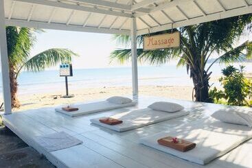 هتل Sand Sea Beach Resort
