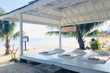 هتل Sand Sea Beach Resort