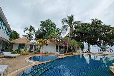 هتل Sand Sea Beach Resort