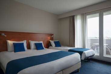 هتل The Originals Boutique, Hôtel Admiral S, Les Sablesd Olonne