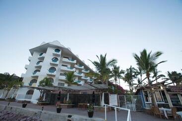 هتل The Westmarine Waterfront