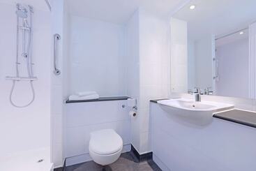 هتل Travelodge Gatwick Airport Central
