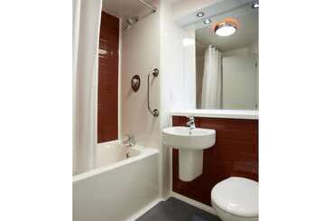 هتل Travelodge Gatwick Airport Central