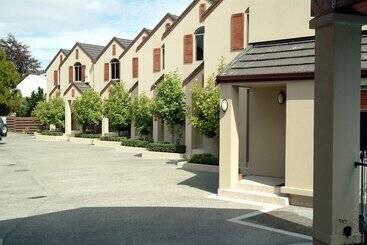 هتل Voyager Apartments Taupo