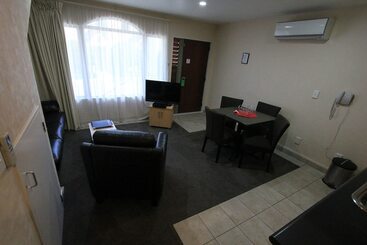هتل Voyager Apartments Taupo