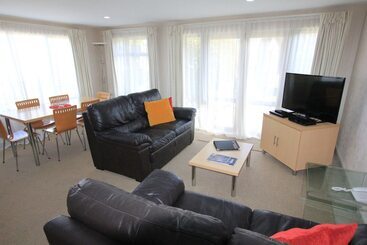 هتل Voyager Apartments Taupo