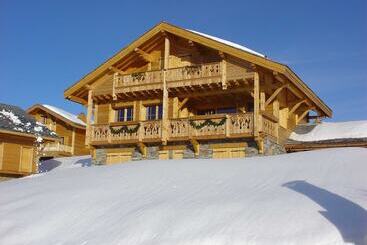 Madame Vacances Les Chalets de L'Altiport