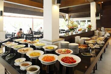 Peace Laguna Resort & Spa   Sha Extra Plus