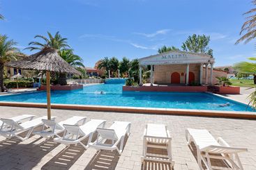 استراحتگاه Malibu Village