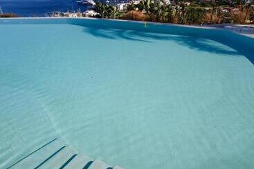 استراحتگاه Villa Enrica Aeolian Charme