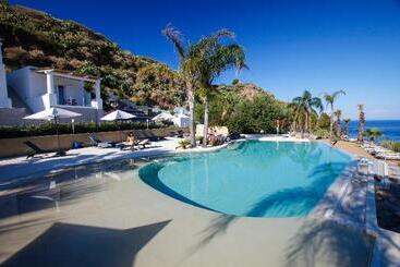 استراحتگاه Villa Enrica   Aeolian Charme