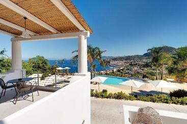 استراحتگاه Villa Enrica   Aeolian Charme