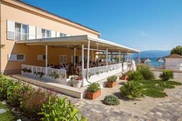 Adriatic Arteon - Baska