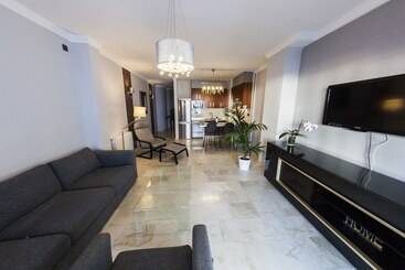 Apartamentos Abril
