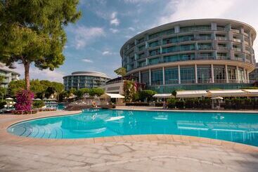 Calista Luxury Resort