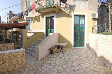 هتل Apartman Sanda