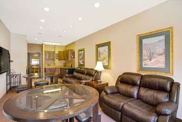 בית מלון כפרי Baymont By Wyndham Tucson Airport
