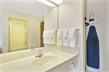 בית מלון כפרי Baymont By Wyndham Tucson Airport