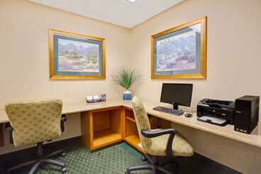 בית מלון כפרי Baymont By Wyndham Tucson Airport