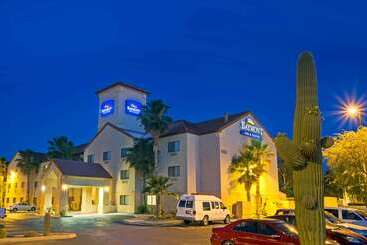 בית מלון כפרי Baymont By Wyndham Tucson Airport