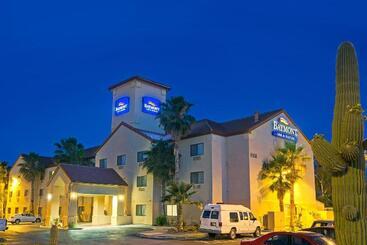 בית מלון כפרי Baymont By Wyndham Tucson Airport