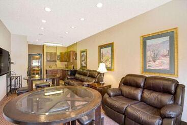 בית מלון כפרי Baymont By Wyndham Tucson Airport