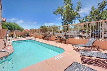 בית מלון כפרי Baymont By Wyndham Tucson Airport