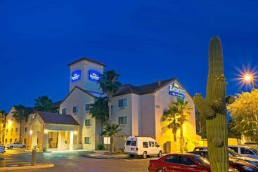 בית מלון כפרי Baymont By Wyndham Tucson Airport
