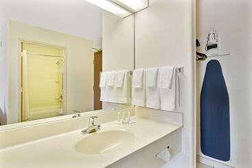 בית מלון כפרי Baymont By Wyndham Tucson Airport