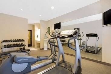 בית מלון כפרי Baymont By Wyndham Tucson Airport