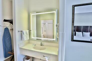 בית מלון כפרי Baymont By Wyndham Tucson Airport