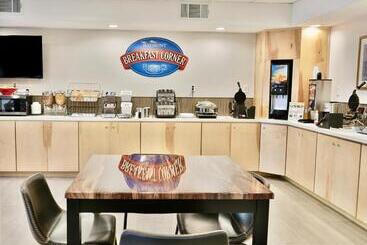 בית מלון כפרי Baymont By Wyndham Tucson Airport