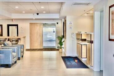 בית מלון כפרי Baymont By Wyndham Tucson Airport