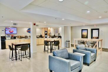בית מלון כפרי Baymont By Wyndham Tucson Airport
